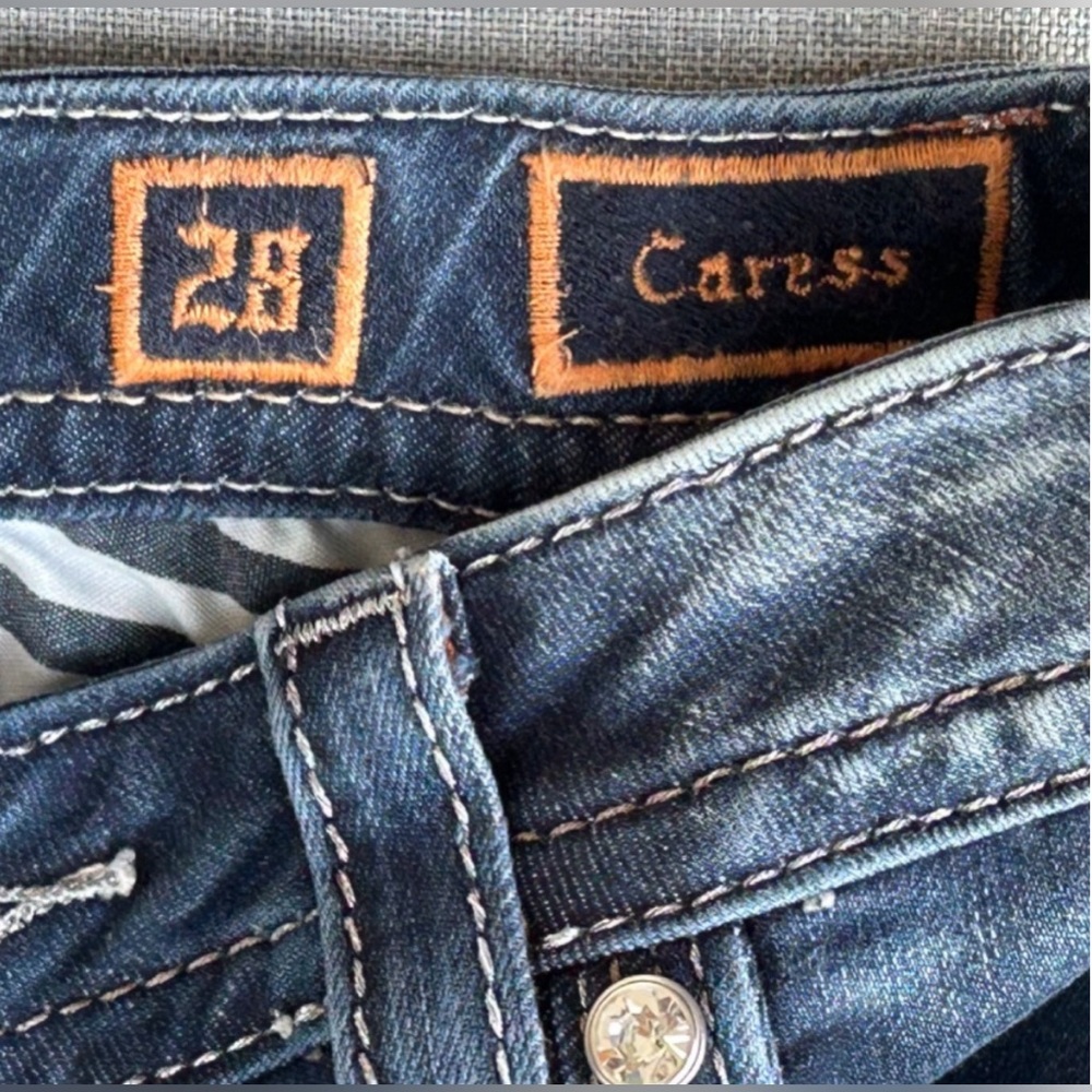 NWOT Rock Revival Jeans Style Caress
Size 28 - Picture 9 of 12